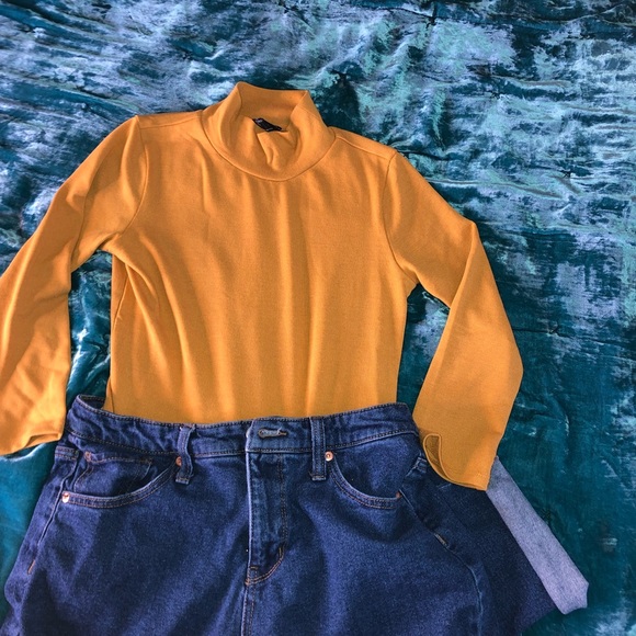 Yellow vintage turtleneck - Picture 2 of 3